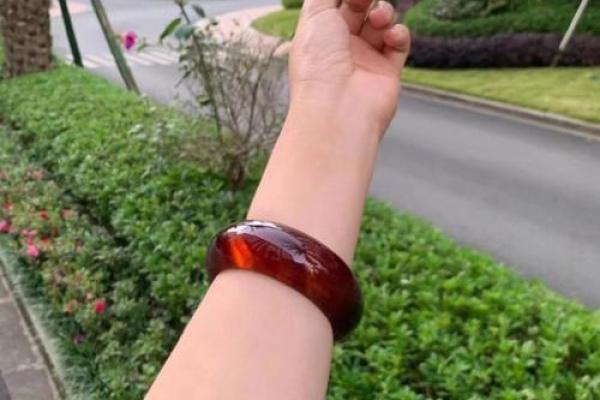 适合佩戴蜜蜡饰品的命理分析与搭配建议