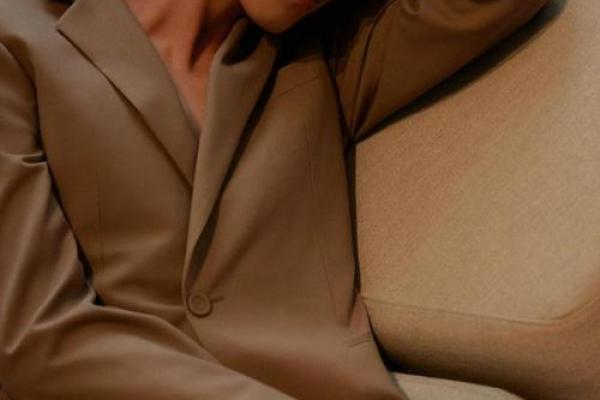 带昕的女生命运：光辉与挑战交织的生命旅程