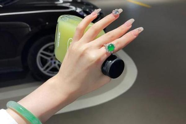 属猪命的人如何选择好运饰品与搭配技巧