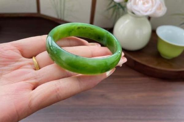 童子命女人佩戴玉器的选择与意义解析