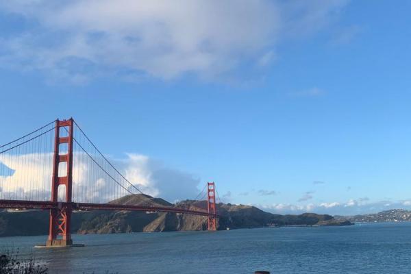 探索“fly fly fly”背后的心灵乐章——解读《Go》的情感世界