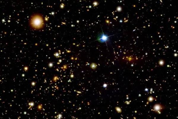 探索木命人的星系适配：宇宙中的灵魂链接