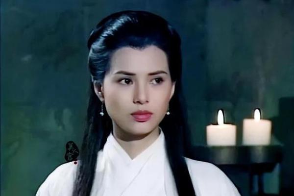 2000年龙女的命运解析:辉煌与挑战的交织之路 2000年龙女的命运解析:辉煌与挑战的交织之路