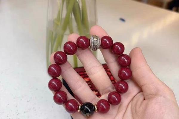 朱砂：适合哪些命格的人？揭秘它的佩戴之道与功效