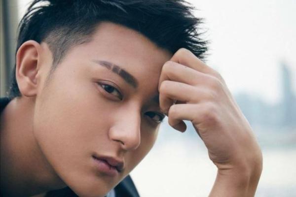 眼睛上翘的男人：命运与性格的神秘联系