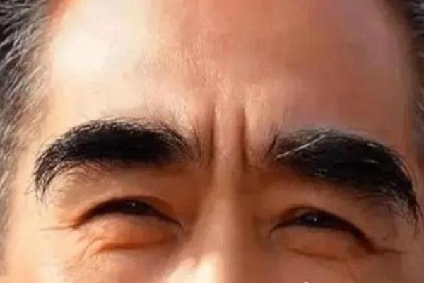 揭秘男人大耳朵的命运，耳朵与性格的神秘联系！