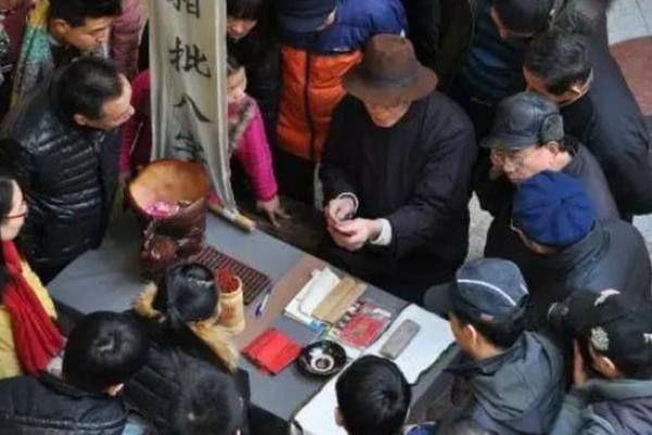 揭秘胎记与算命的关系：如何看待这些神秘印记！