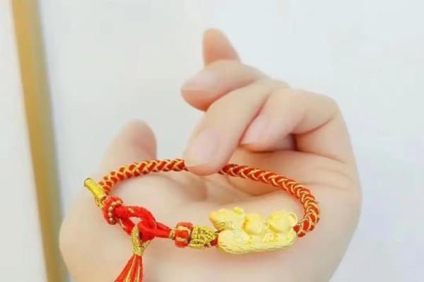 金龙命佩戴的手串：让你Qi气如虹，运势亨通！