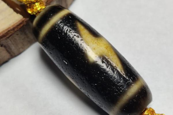火命人的魅力：适合佩戴的配饰推荐与搭配指南