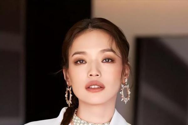 揭秘：什么样的脸型最能享受福气与幸福？