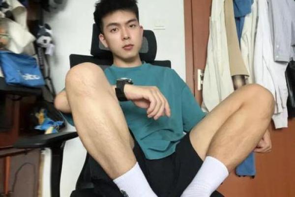 解读“清秀男人”的魅力：从外表到内在的深刻探讨