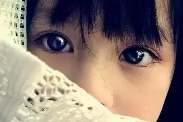桃花眼的人命运揭秘：缘分与喜爱的双重属性