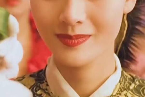 李嘉欣的贵妃命格：她如何在风华绝代中绽放光彩？