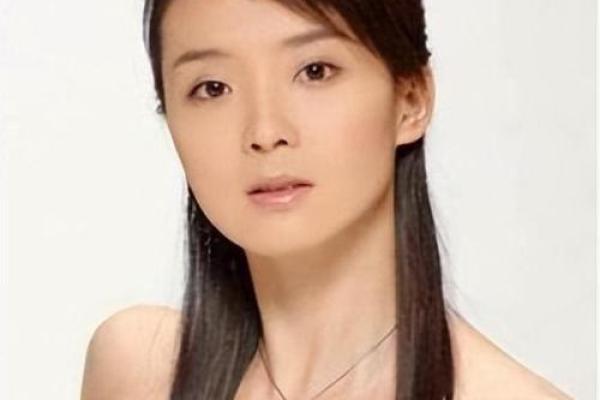70属狗女命理解析：聪慧与坚韧并存的女性魅力