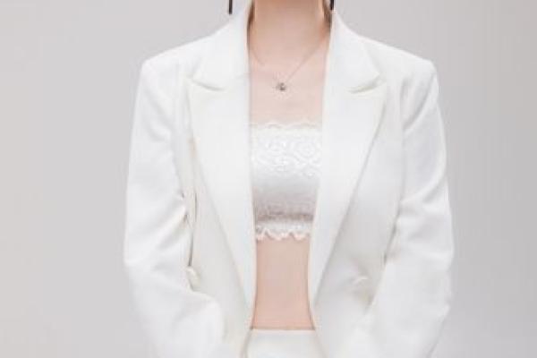 火命人适合穿什么颜色衣服：为你的魅力加分！