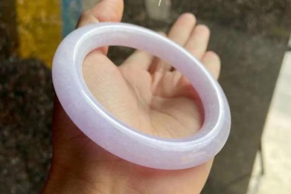 木命者的手镯选择指南：如何挑选最合适的手镯来提升运势？