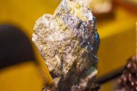 揭秘白蜡金命与生肖运势：金属之光照耀你的人生之路