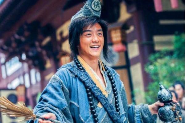 《秦命小妖：在神秘世界中的冒险与成长》