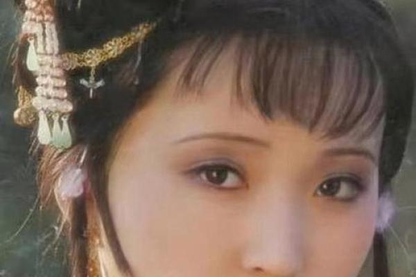 女人眉毛柔软淡，命运如何？探秘眉毛与命运的惊人联系！