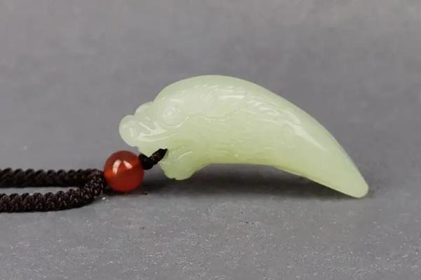 了解那些命适合佩戴玉的人，提升人生能量与气质！
