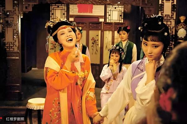 辛金命格女性：探索她们的命运与人生智慧