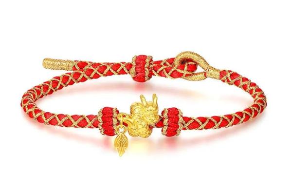 金命女人的旺运饰品：提升运势的选择与搭配