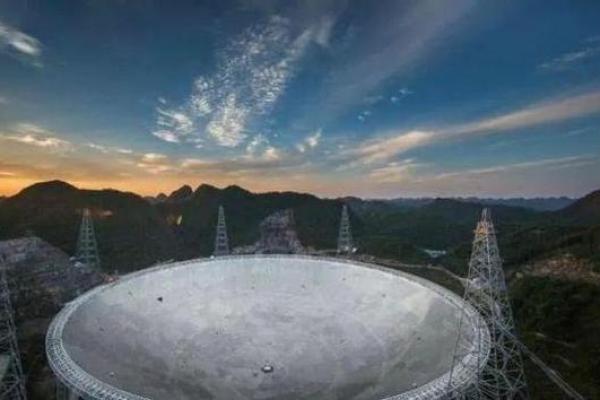 1996年11月的天象与人生奥秘：探索命运的奇妙交织