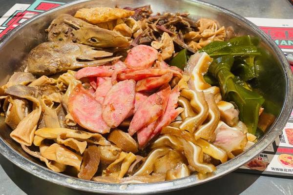 2008年猪年出生的人：命运特点与生活指南