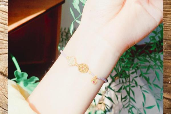 1977年：蛇年与命运的奥秘探讨