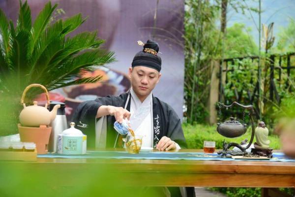 中等命：平凡生活中的非凡智慧与乐趣