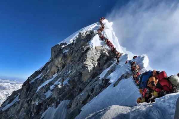 在乱世中寻找真我：从纷争中崛起的心灵之旅