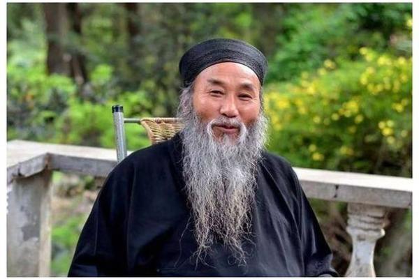牛年申时出生的命运与性格解析：奔向辉煌的一生