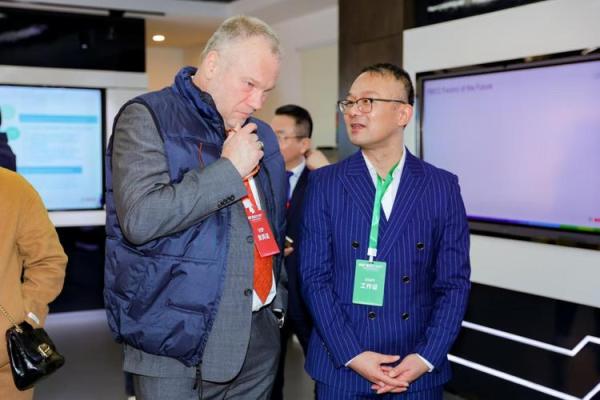 探索2001年金命：它的神秘与影响力