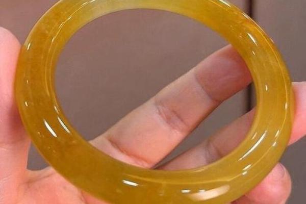 山下火命人士如何选择适合的翡翠，提升运势与福气