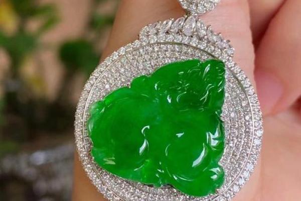 山下火命人士如何选择适合的翡翠，提升运势与福气