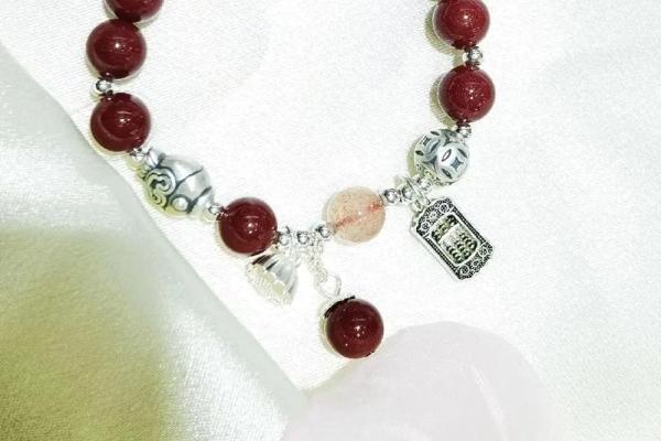 木命人士如何通过佩戴饰品辟邪，保平安？