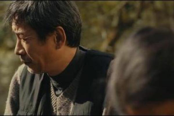 左撇女孩的命运之谜：探索她们独特的生命轨迹与机遇