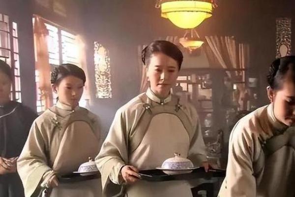 在纷繁的古代,小姐与丫环之间的微妙关系 在纷繁的古代,小姐与丫环之间的微妙关系