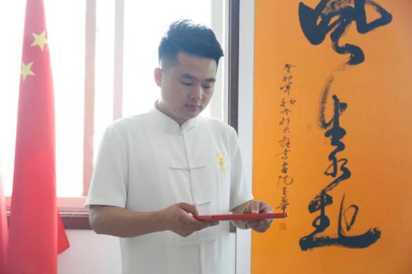 金龙之命：领悟金子属相的命理奥秘与人生智慧