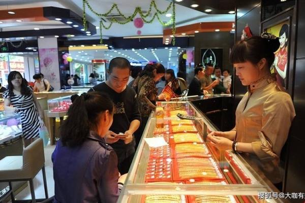 首饰与命运：揭秘不同首饰对人生的影响与意义