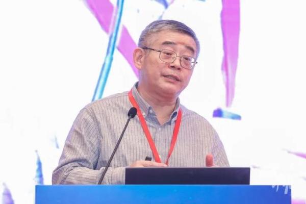 1990年7月出生的命运与人生探索：尋找自我與理想之路