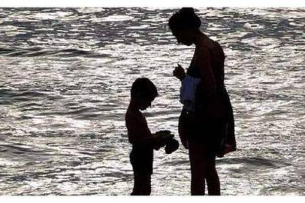 抱养孩子的命运，究竟由谁掌控？