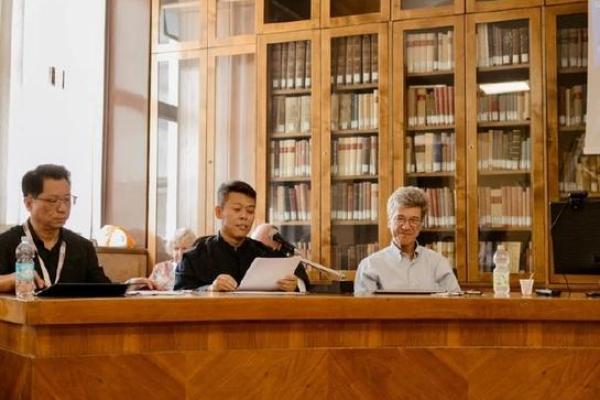 1955-2018：岁月流转中的智慧与挑战，命运的轮盘转动着人生的光影