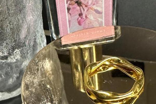 探寻金命之美:适合佩戴的戒指与其背后的意义 探寻金命之美:适合佩戴的戒指与其背后的意义