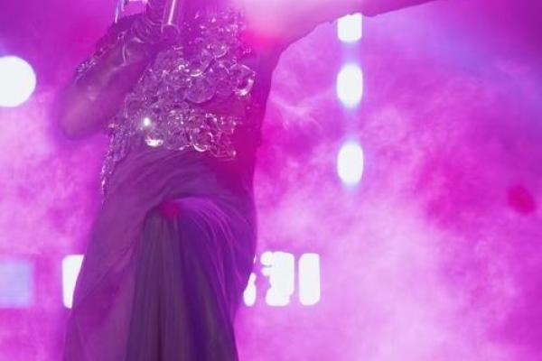 丁某炉中火命与其他命格的完美匹配之道