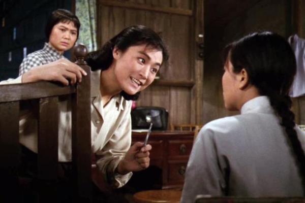 1984年出生的女性命运解析：星空下的她们如何追寻人生的光芒