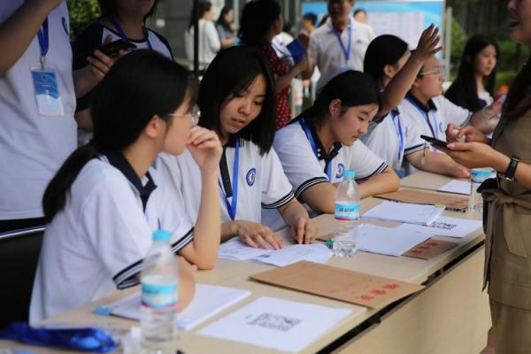 2022年纳音命运解析：揭开命理的神秘面纱，探索个体潜能与人生轨迹