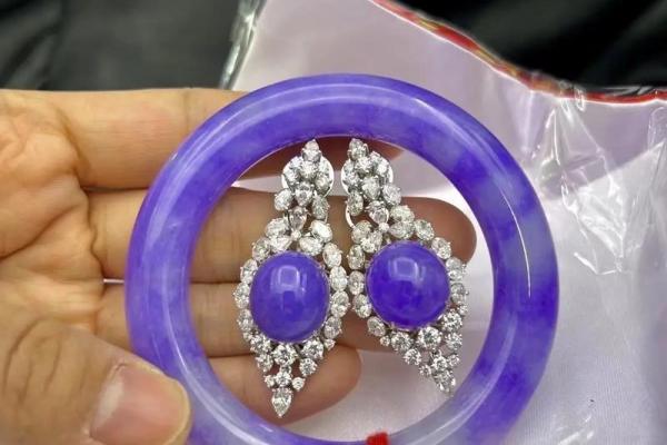 土命与天上火命：如何选择适合的饰品来提升运势