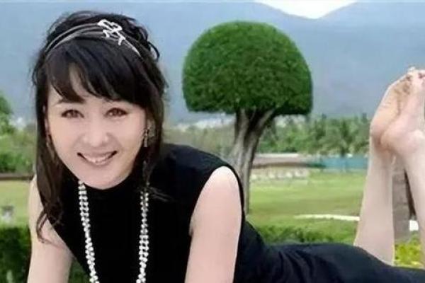 女命6两2钱:命理密码揭示她的财富与幸福之路 女命6两2钱:命理密码揭示她的财富与幸福之路