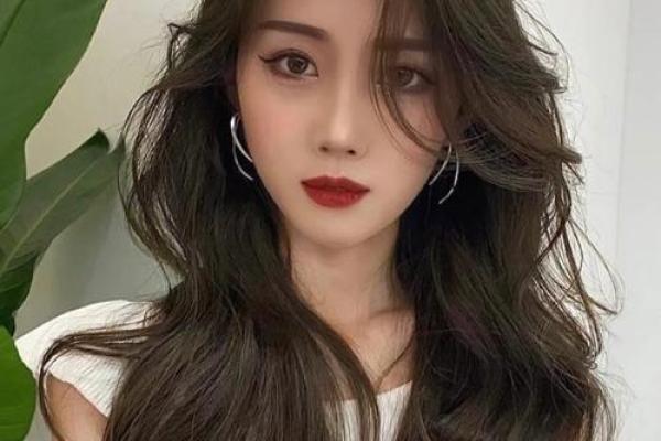 女生头发浓密是福报？揭秘发量与命运的神秘关联！